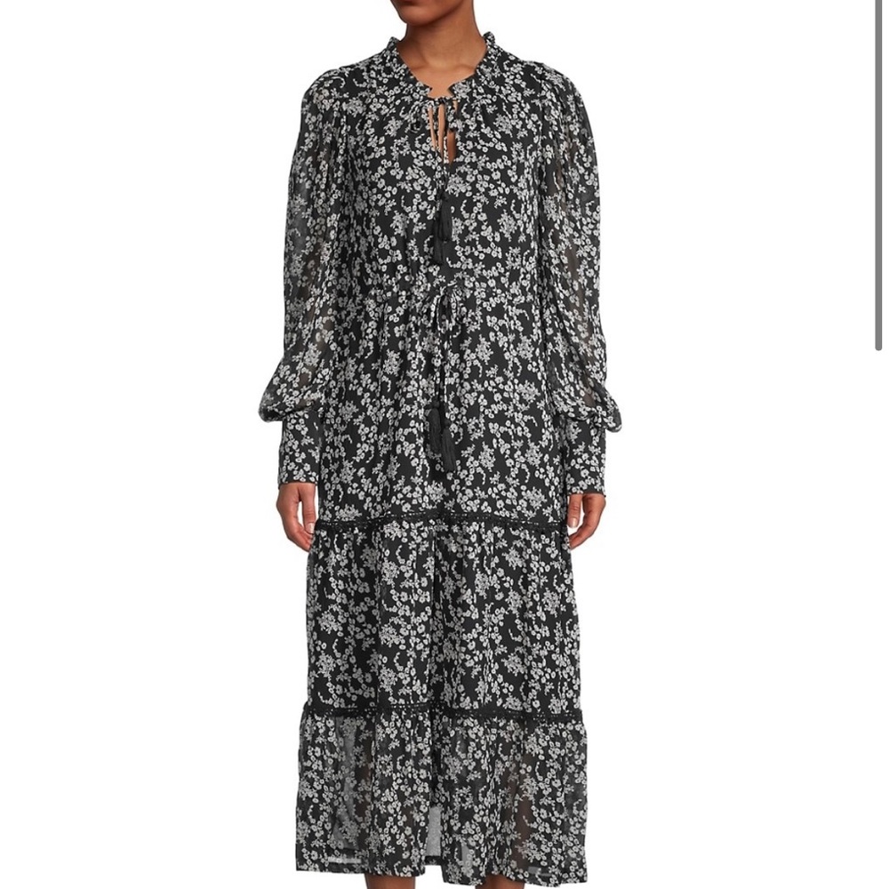 Saks Fifth Avenue multi tiered puff sleeve dress. Size large.